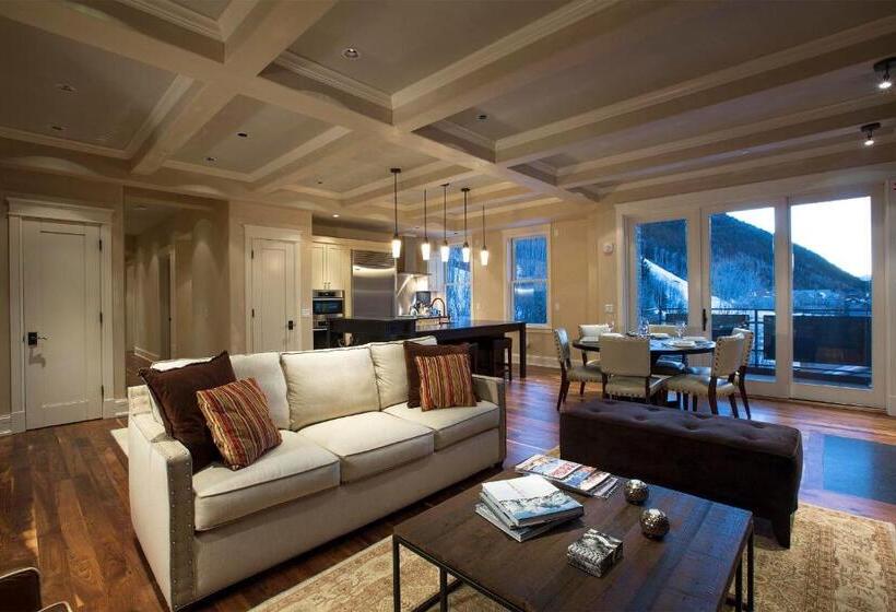 דירת שלושה חדרים, The Auberge Residences At Element 52