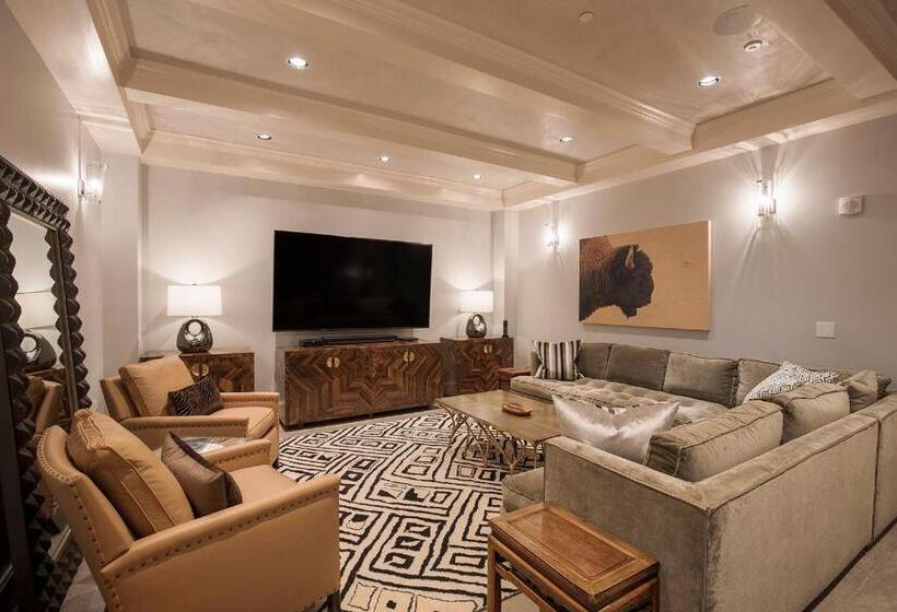 شقة غرفة واحدة, The Auberge Residences At Element 52