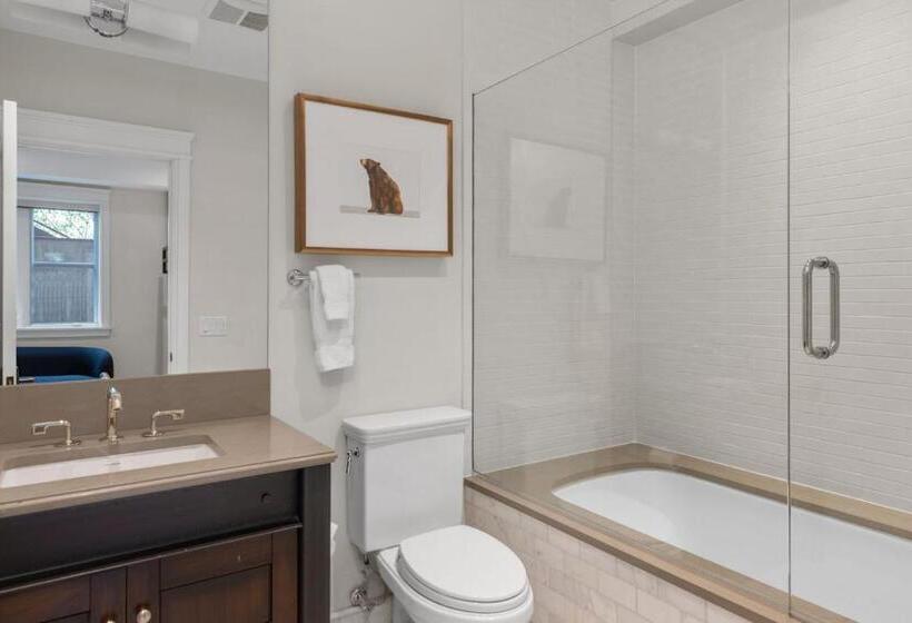 شقة غرفة واحدة, The Auberge Residences At Element 52