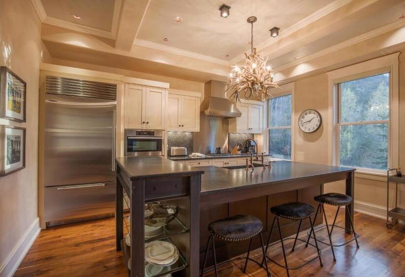 غرفة قياسية فردية, The Auberge Residences At Element 52