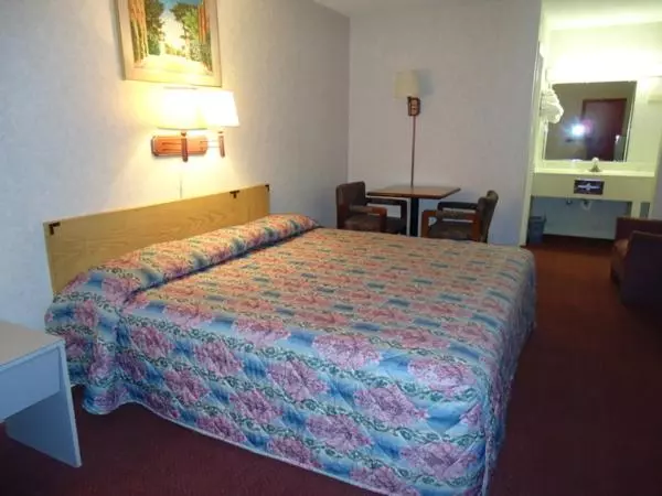 キングサイズベッドのスタンダードルーム, Welborn Motel Hamptonville