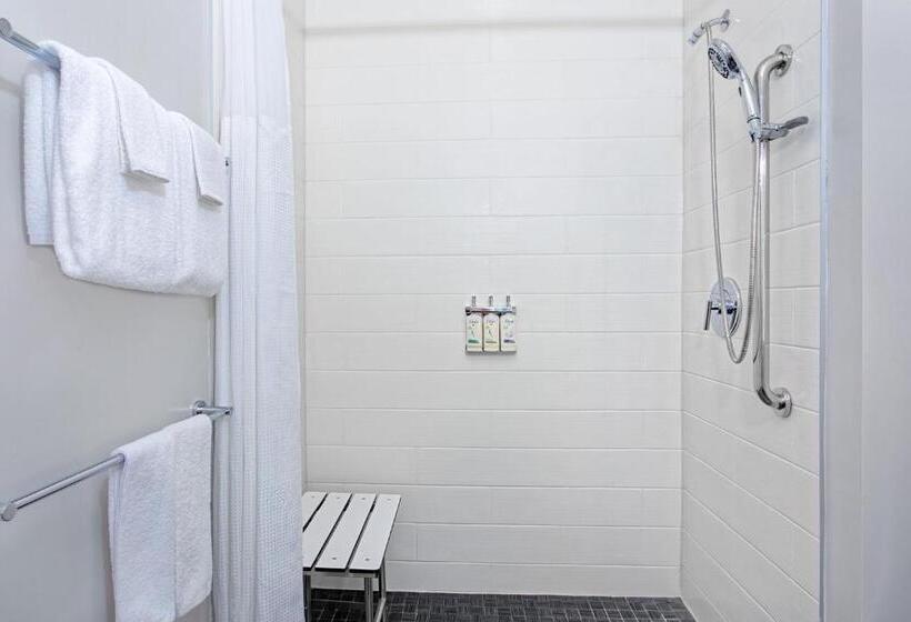 غرفة قياسية سرير كينج لذوى الإحتياجات الخاصة, Holiday Inn Express & Suites   Miramar, An Ihg