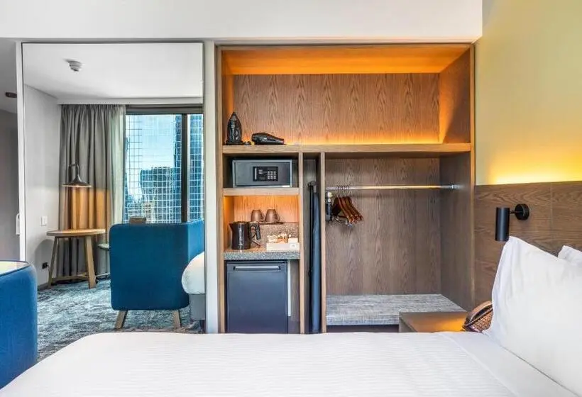身障者適用クイーンサイズベッドルーム, Holiday Inn Express Melbourne Little Collins By Ihg