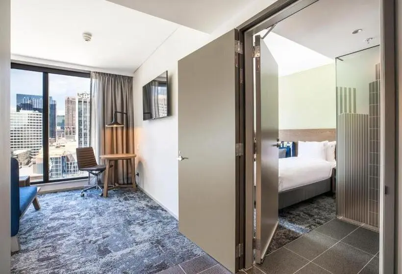 身障者適用クイーンサイズベッドルーム, Holiday Inn Express Melbourne Little Collins By Ihg