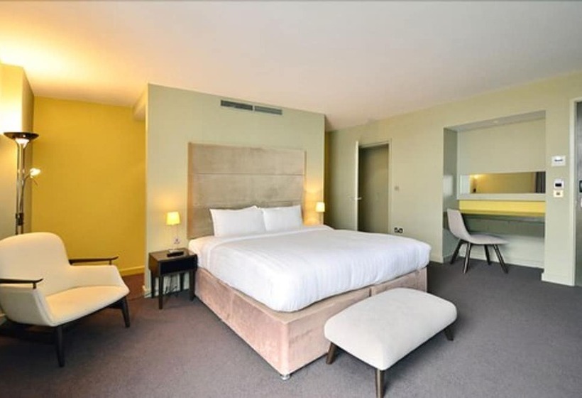 Студио Executive, Axiom Park