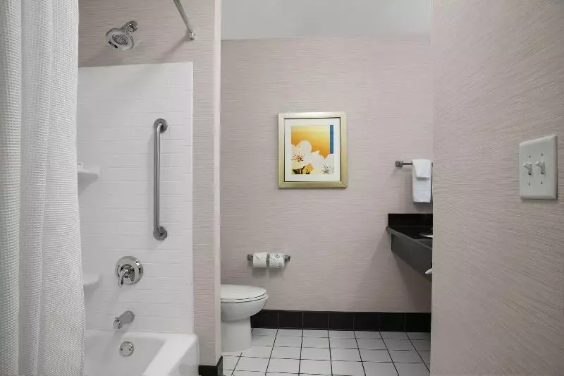 キングサイズベッドのスタンダードルーム, Fairfield Inn And Suites By Marriott Augusta