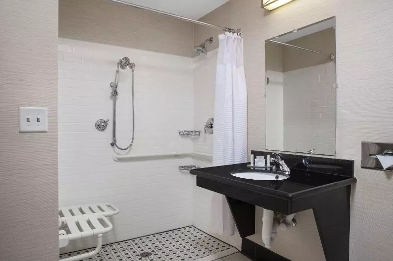 キングサイズベッドのスタンダードルーム, Fairfield Inn And Suites By Marriott Augusta