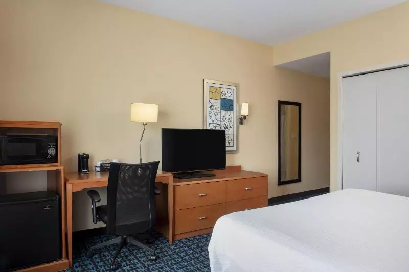 キングサイズベッドのスタンダードルーム, Fairfield Inn And Suites By Marriott Augusta