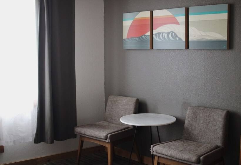 חדר סטנדרט עם מיטת קינג, Adrift