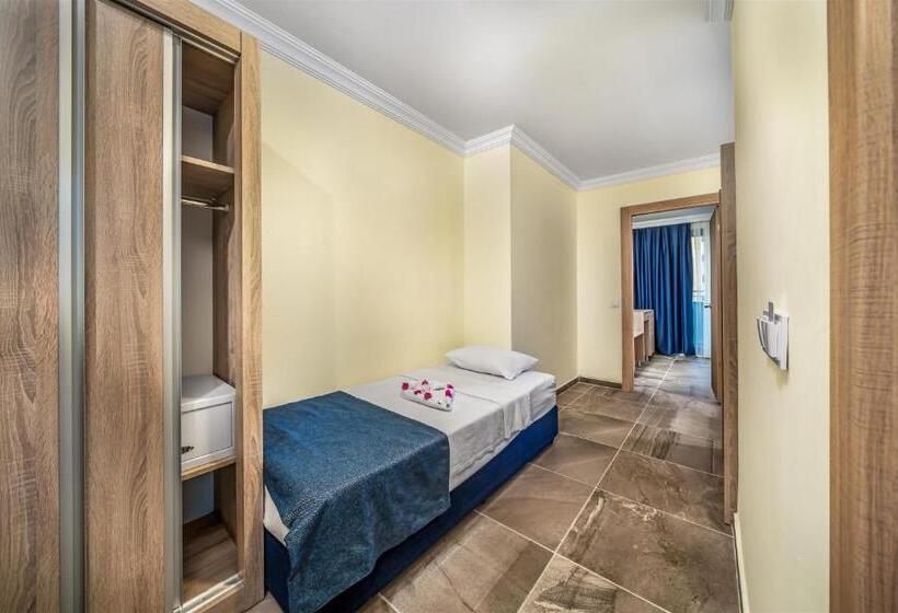 غرفة قياسية ثلاثية, Arsi Blue Beach