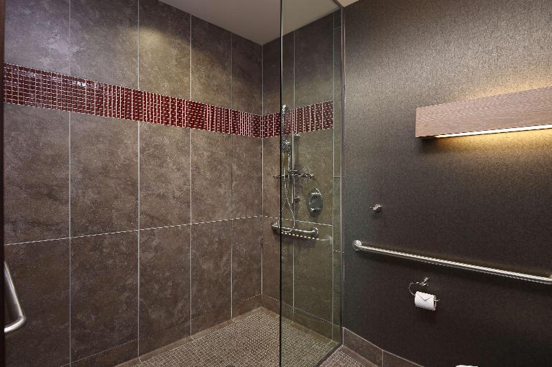 חדר סטנדרט, מיטת קינג, מותאם לאדם עם מוגבלויות, Tulyp, Tapestry Collection By Hilton