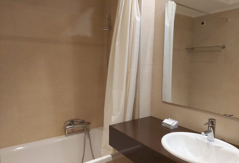 חדר סטנדרט לשלושה, El Greco