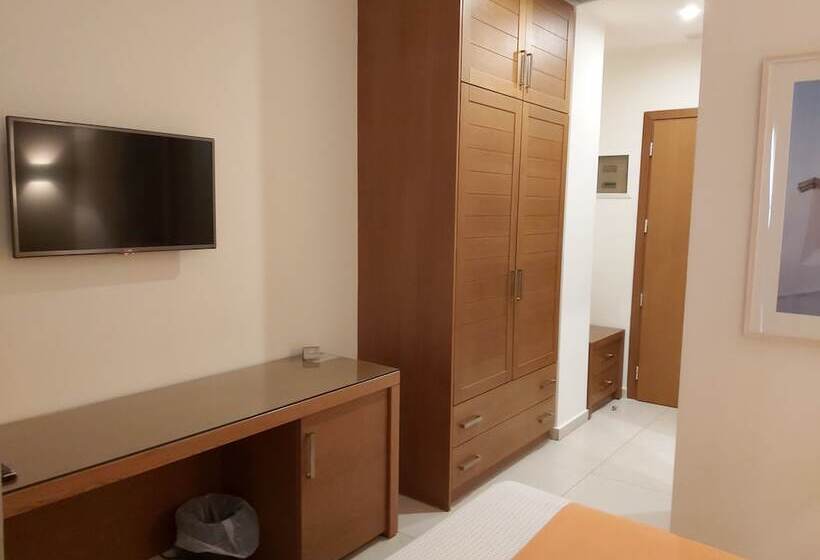 חדר סטנדרט לשלושה, El Greco