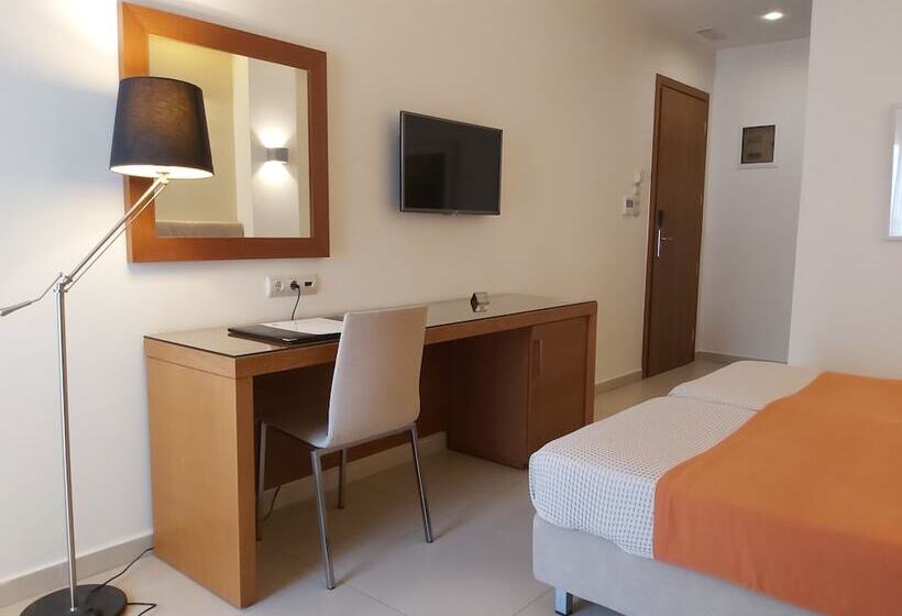 חדר סטנדרט לשלושה, El Greco