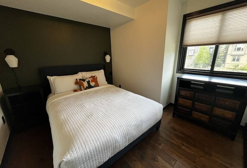 Suite 2 Dormitoris, Frisco