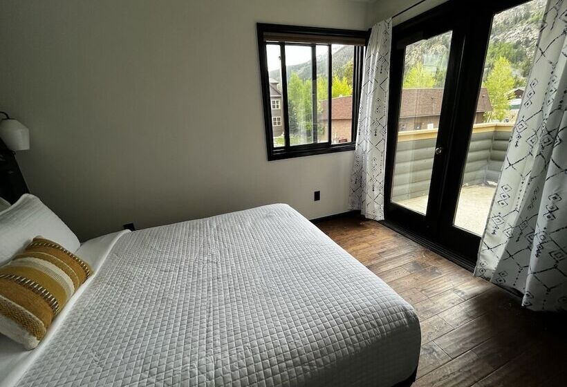 Suite 2 Dormitoris, Frisco