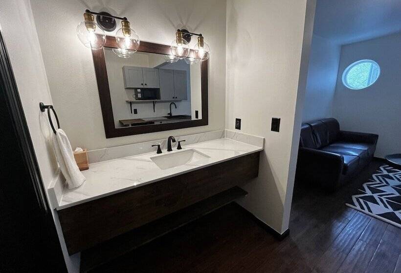 Suite 2 Dormitoris, Frisco