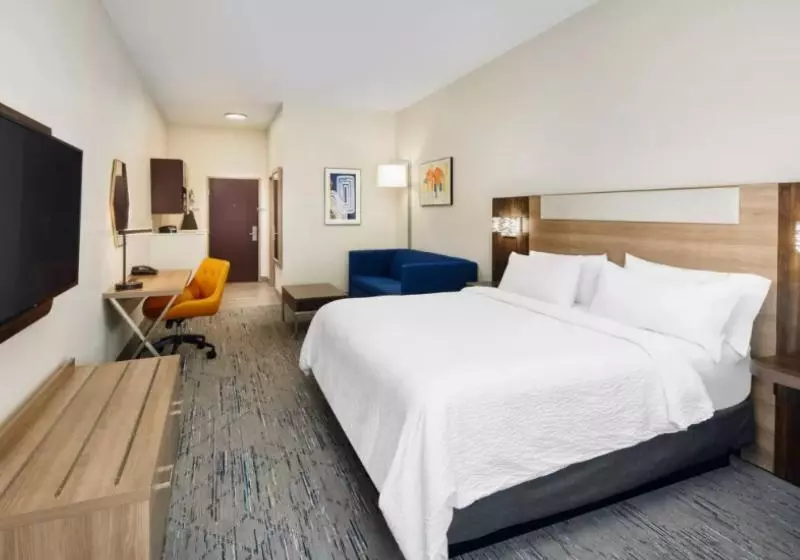 キングサイズベッドのスイートルーム, Holiday Inn Express And Suites Wheeling, An Ihg