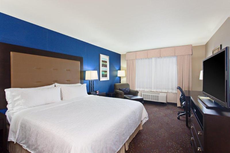 适合残疾人士使用的带超级大床的标准间, Holiday Inn Express & Suites Tacoma Downtown, An Ihg