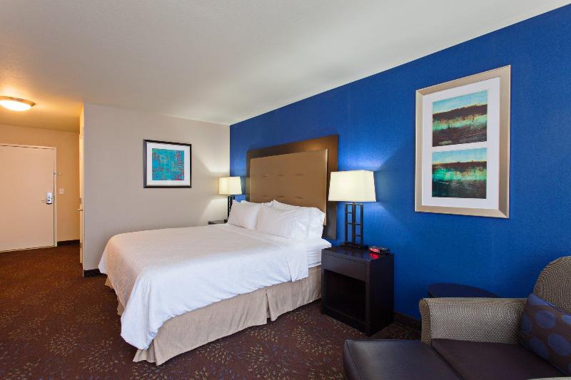 带大床的标准间, Holiday Inn Express & Suites Tacoma Downtown, An Ihg