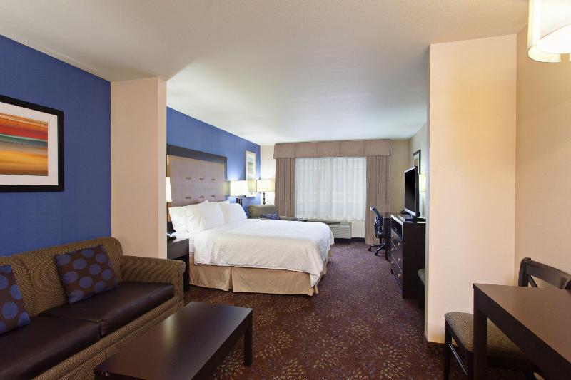 带大床的套房, Holiday Inn Express & Suites Tacoma Downtown, An Ihg
