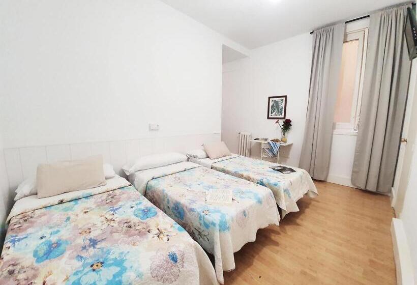 اتاق استاندارد سه نفره, Hostal Alicante