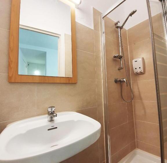 اتاق استاندارد سه نفره, Hostal Alicante