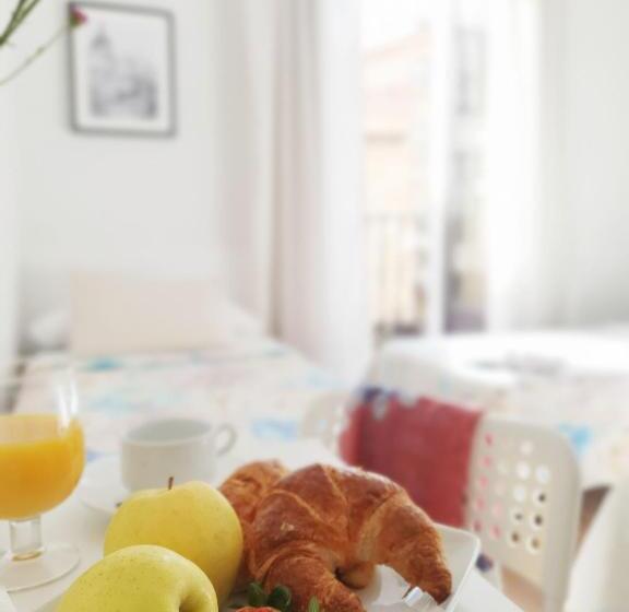 اتاق استاندارد سه نفره, Hostal Alicante