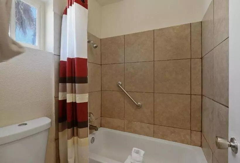 キングサイズベッドのスイートルーム, Red Roof Inn Needles