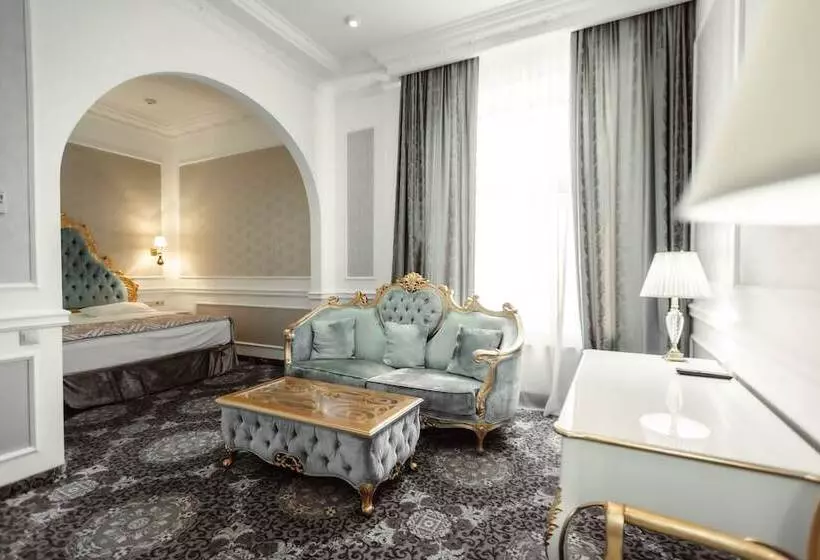 Juniorsviitti, Royal Grand