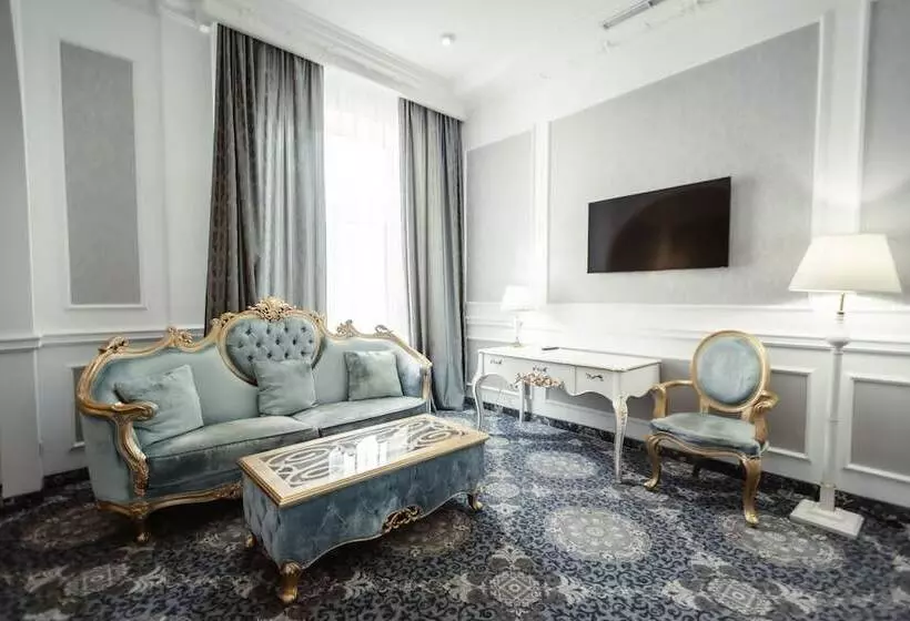 Juniorsviitti, Royal Grand