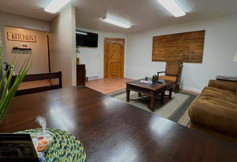 Трехместный Номер Deluxe, The Snuggle Inn
