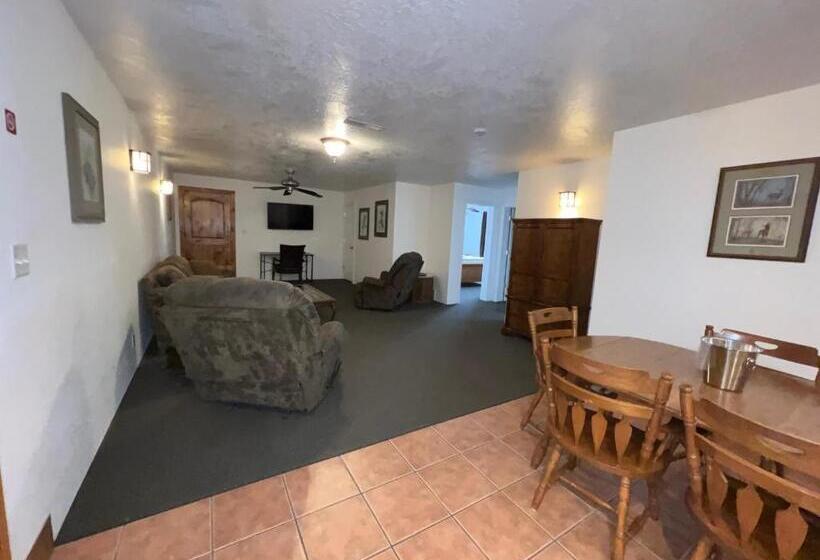 패밀리 스위트, The Snuggle Inn