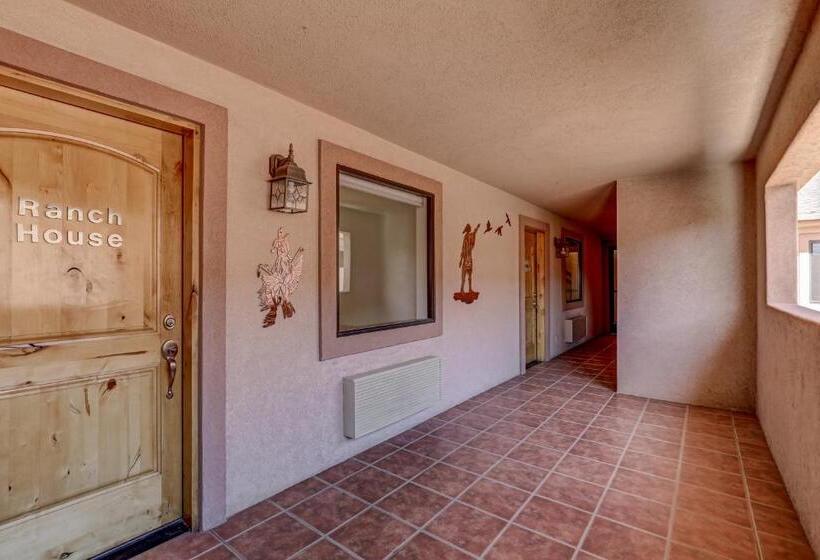 디럭스 스위트 킹 침대, The Snuggle Inn