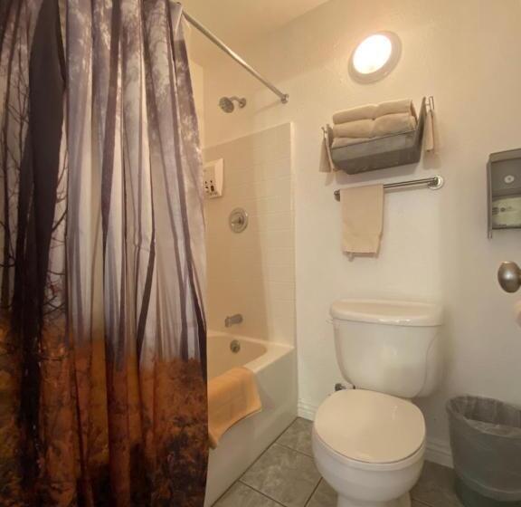 디럭스 룸, The Snuggle Inn