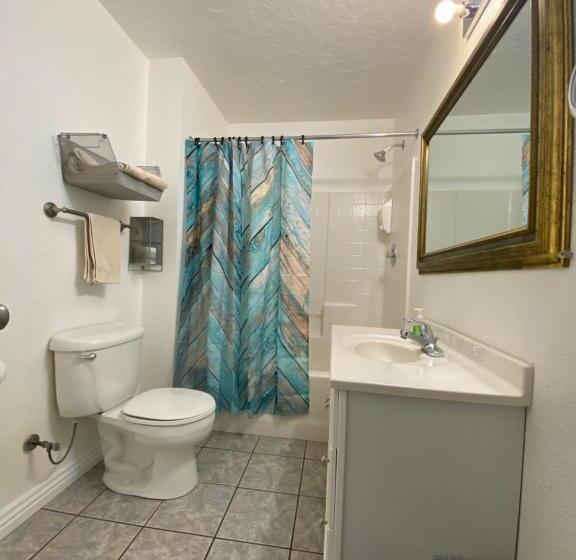 스탠다드 룸, The Snuggle Inn