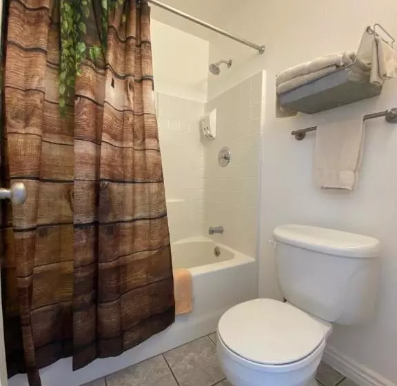 デラックスルーム, The Snuggle Inn