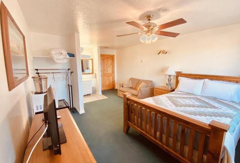 디럭스 룸, The Snuggle Inn