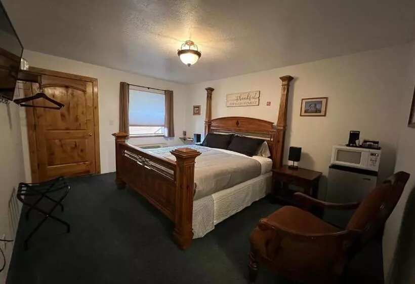 キングサイズベッドのスタンダードルーム, The Snuggle Inn