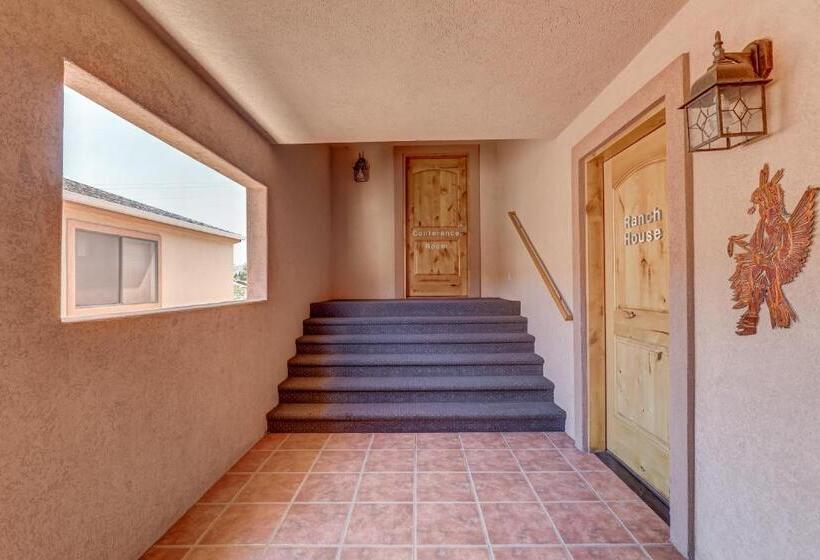 패밀리 스위트, The Snuggle Inn