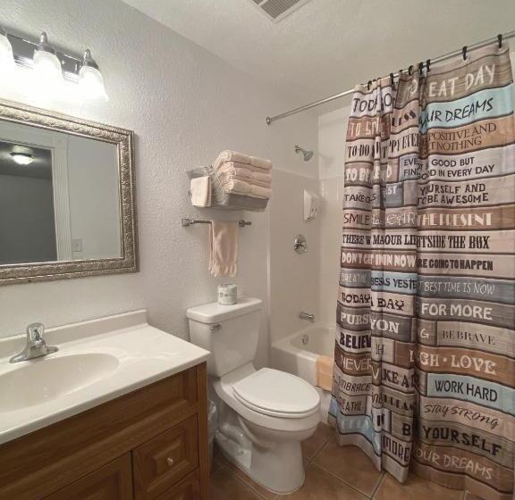 패밀리 스위트, The Snuggle Inn