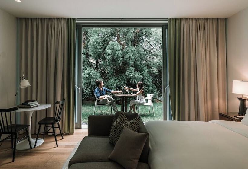 منزل غرفة نوم واحدة, Topping Rose House