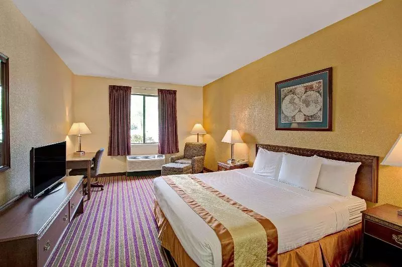 اتاق اساندارد با چشمانداز جانبی به دریا, Marlin Inn Azur Resort