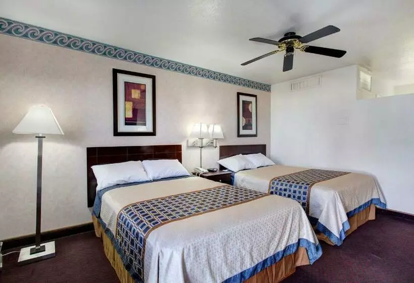 ２ダブルベッドのスタンダードルーム, Carlsbad Inn , New Mexico