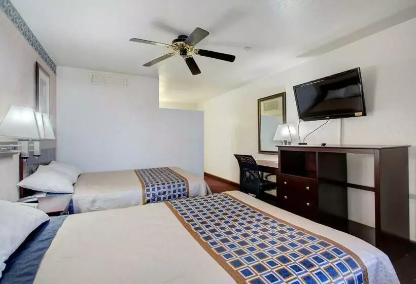 ２ダブルベッドのスタンダードルーム, Carlsbad Inn , New Mexico