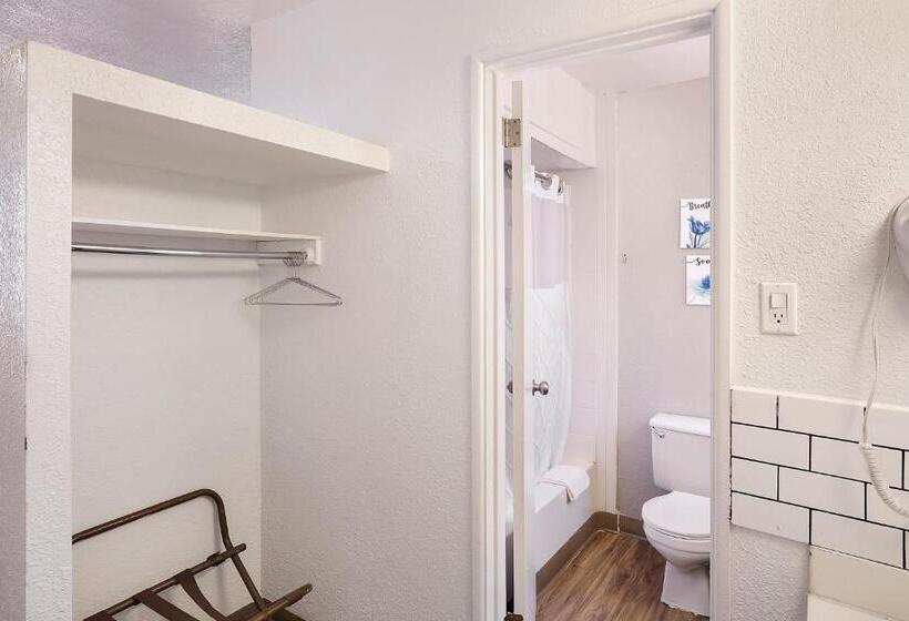 غرفه قياسيه سريرين مزدوجين, Carlsbad Inn , New Mexico