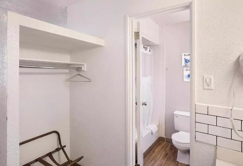 ２ダブルベッドのスタンダードルーム, Carlsbad Inn , New Mexico