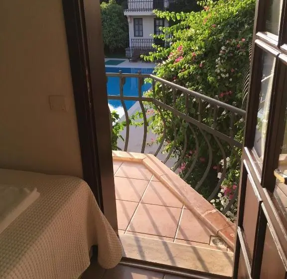 اتاق استاندارد با چشم‌انداز استخر, Gorkem Apart