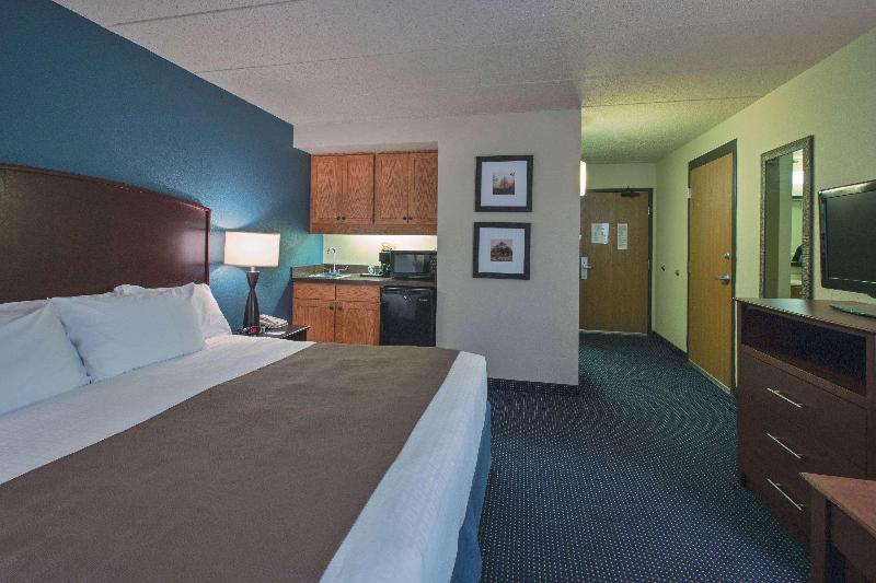 מיטת קינג בסוויטה, Americinn By Wyndham Fort Dodge