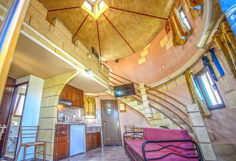 复式房间, Anemomili Village